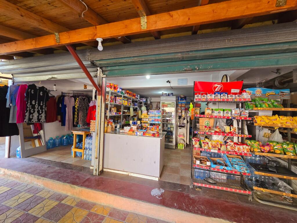 SHITET AMBJENT BIZNESI BUZE RRUGE AFER ZJARRFIKESES DURRES