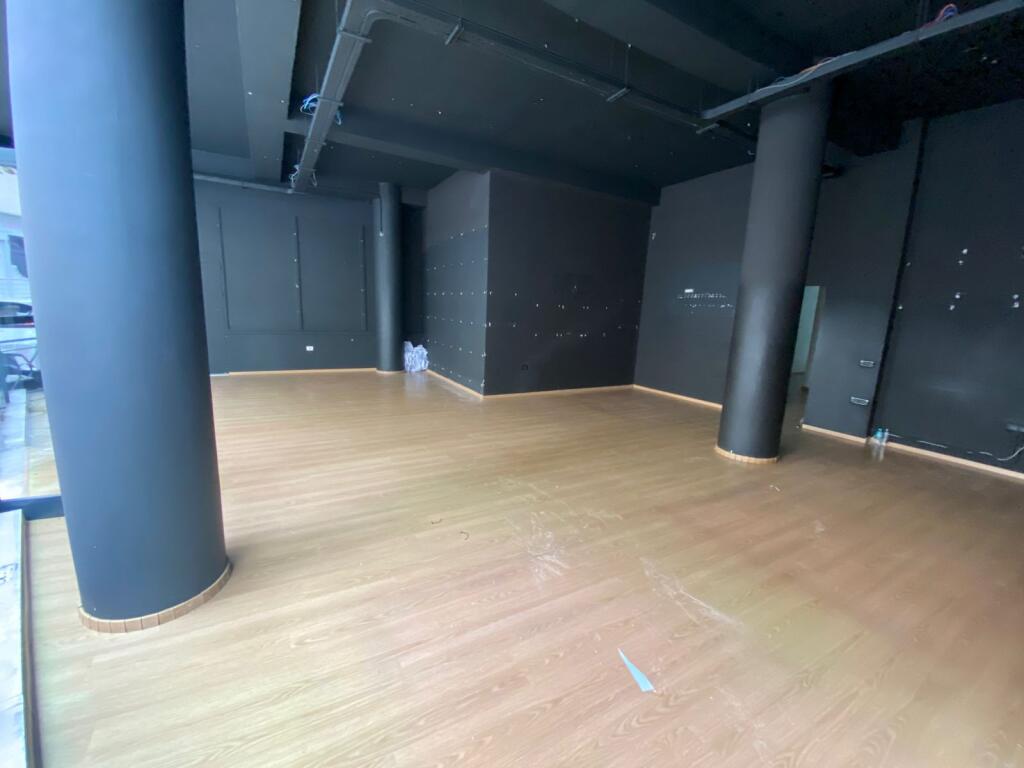 Ambient me qira Komuna e Parisit/2,500 Euro