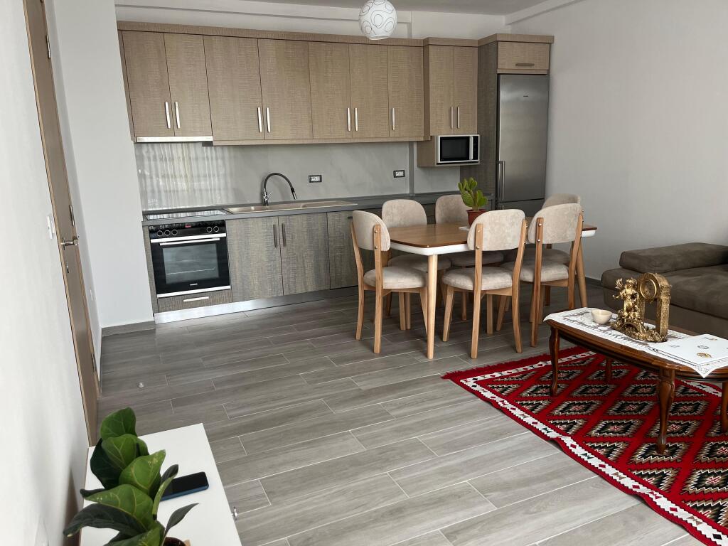 Apartament 3+1+2 me qera 650 euro 5 Maji