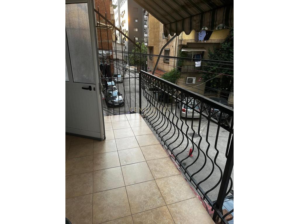 APPARTAMENTO 1+1 CON 2 BALCONI IN VENDITA – STRADA DI DURRËS, TIRANA 📍 Posizione Premium – Vicino al Centro