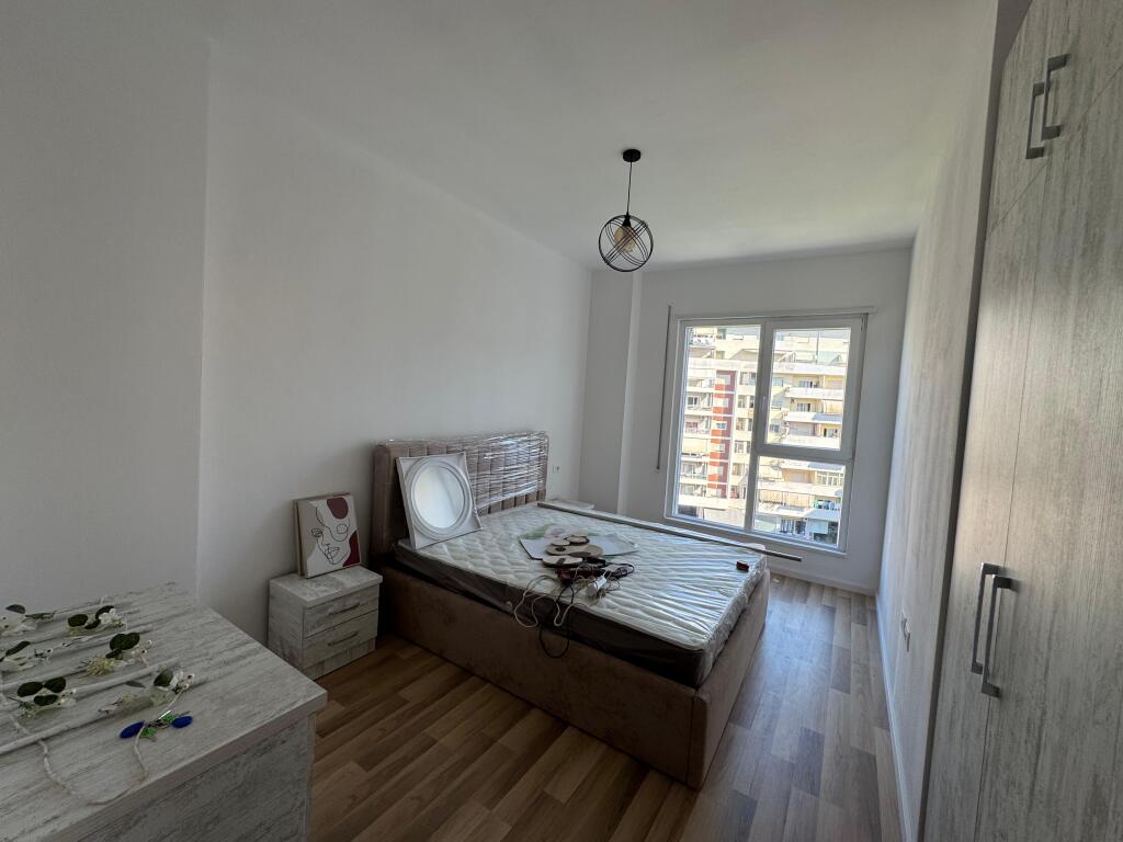 📢 Apartament me qira në Astir 	•	🏠 Tipi: 1+1 	•	📍 Zona: Astir 	•	🏢 Kati: 5 (pallat i ri me ashensor) 	•	🛋️ Gjendja: I sapomobiluar 	•	💶 Çmimi: 500 € / muaj  