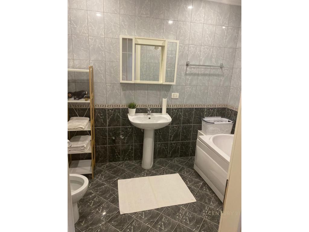 Jepet Apartament 2+1+2 me Qira tek Kristal Center!! (BL-IRG120736)