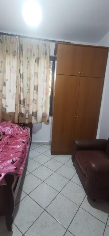 Jepet Apartament me Qera 2+1 Brryl perballe maternitetit