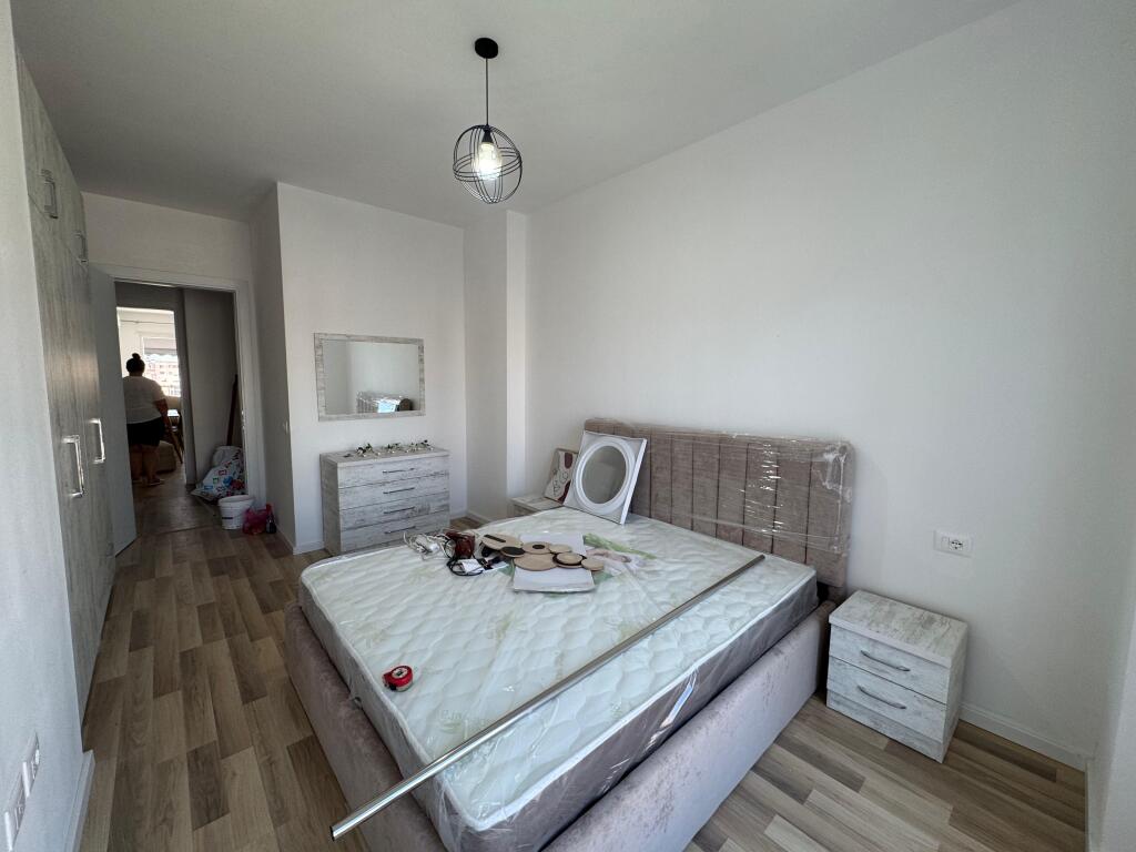 📢 Apartament me qira në Astir 	•	🏠 Tipi: 1+1 	•	📍 Zona: Astir 	•	🏢 Kati: 5 (pallat i ri me ashensor) 	•	🛋️ Gjendja: I sapomobiluar 	•	💶 Çmimi: 500 € / muaj  