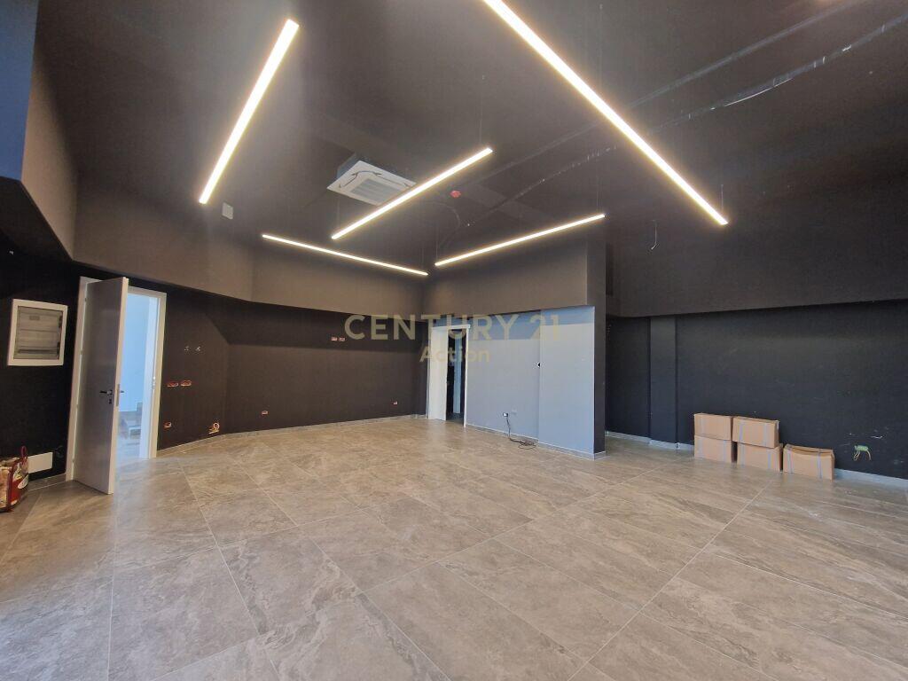 LEDA (Action105534) AFFITTASI EDIFICIO DI SERVIZIO DI 5 PIANI, SAUK I RI - TIRANA ‼️ Prezzo su richiesta /Mese