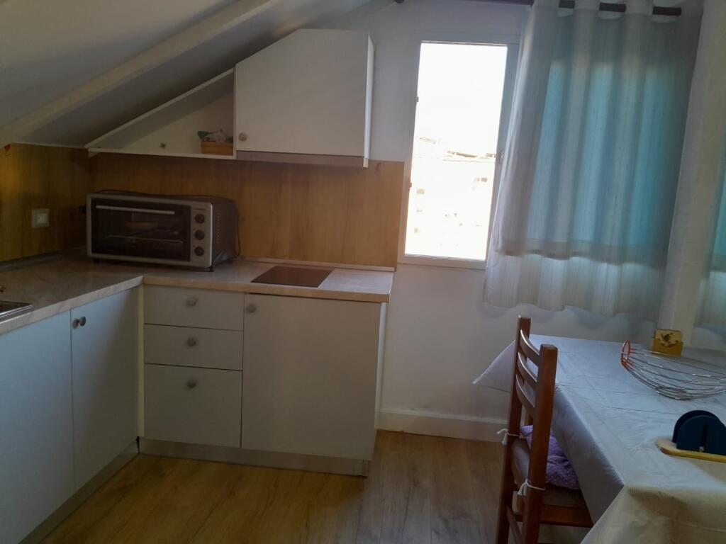 APARTAMENT 1+1. 32000 LEKE.UNIVERSITETI I MJEKSISE