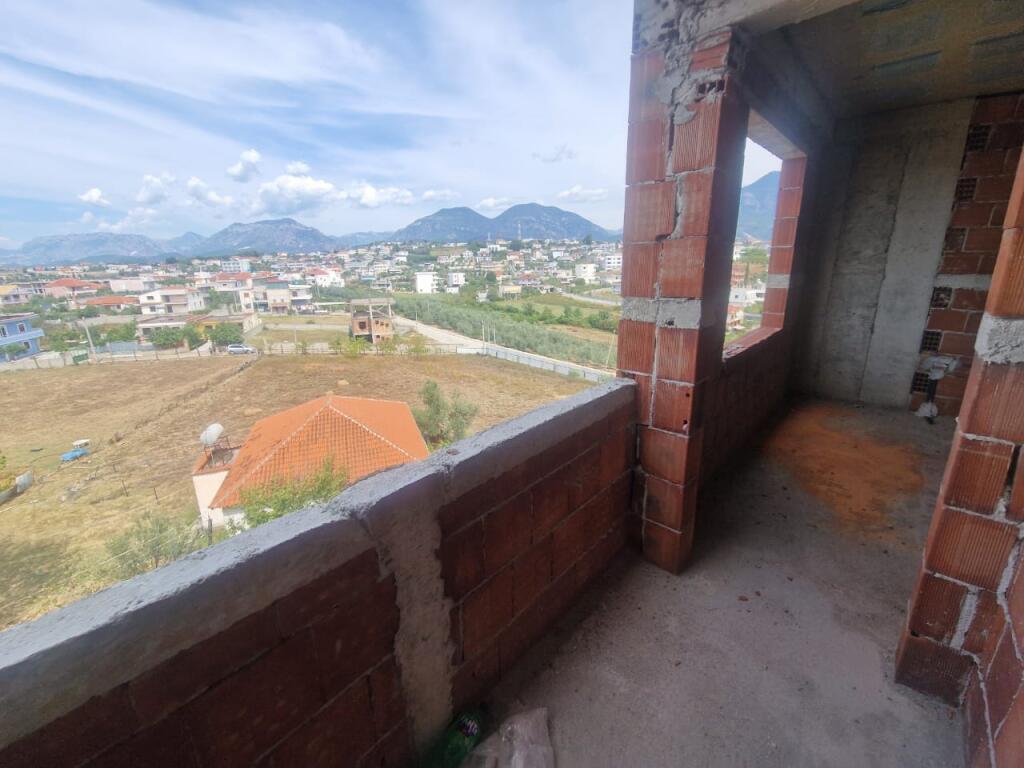 Shitet apartament 2+1 ne Kompleksin ne ndertim "Shehu Residence" ne Paskuqan
