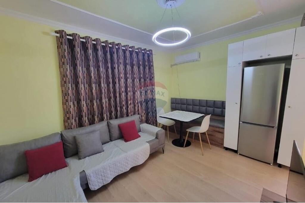 Jepet me qera apartament 1+1 i mobiluar ne rrugen "Dervish Hekali" prane Pazarit te Ri.