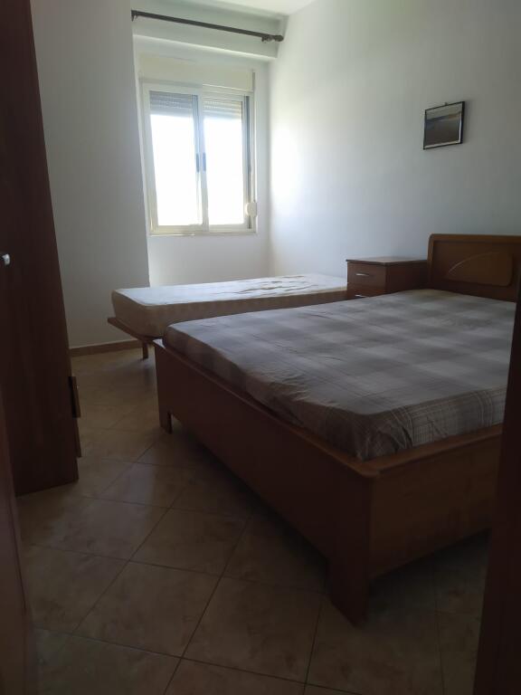 🏡 Me qira – Apartament 1+1 me hipotekë  📍Rrugën Riza Cerova (pranë Hotel Select)💶 Qira mujore: 50,000 Lekë