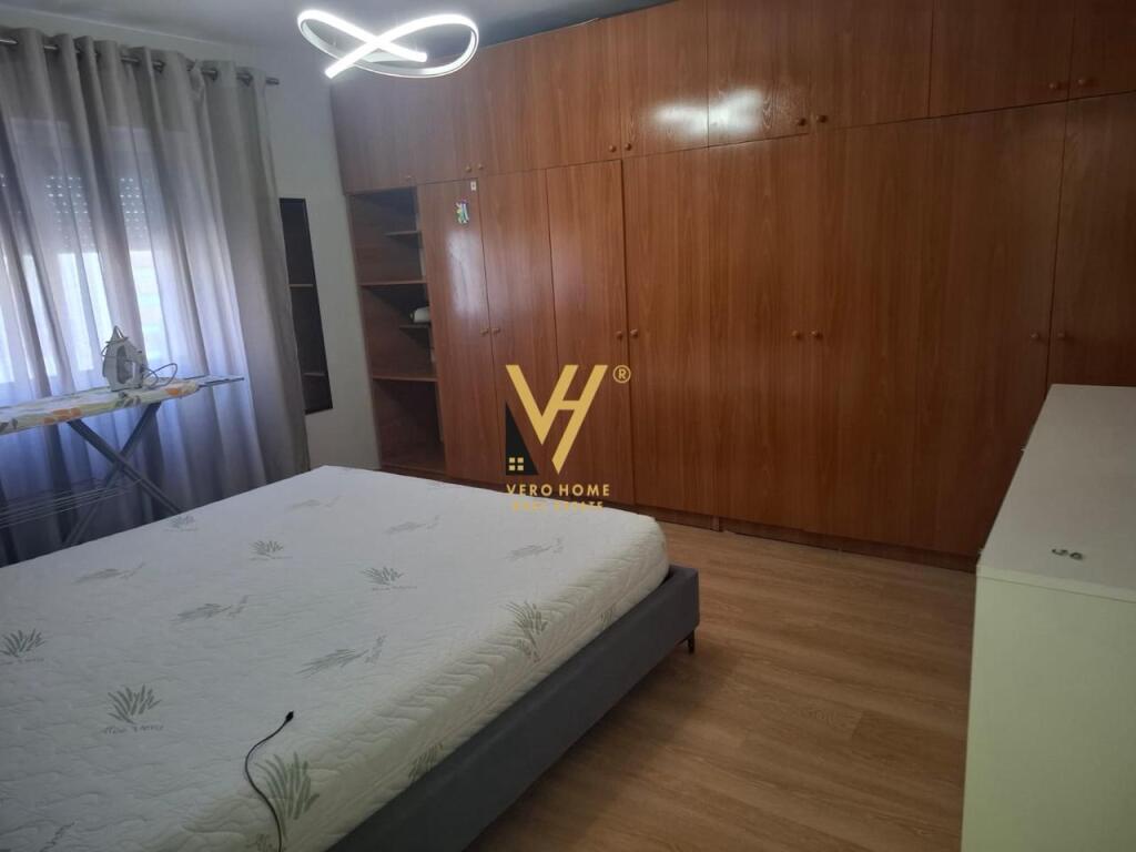 JEPET APARTAMENT 1+1 ME QIRA NE VASIL SHANTO 550 EURO
