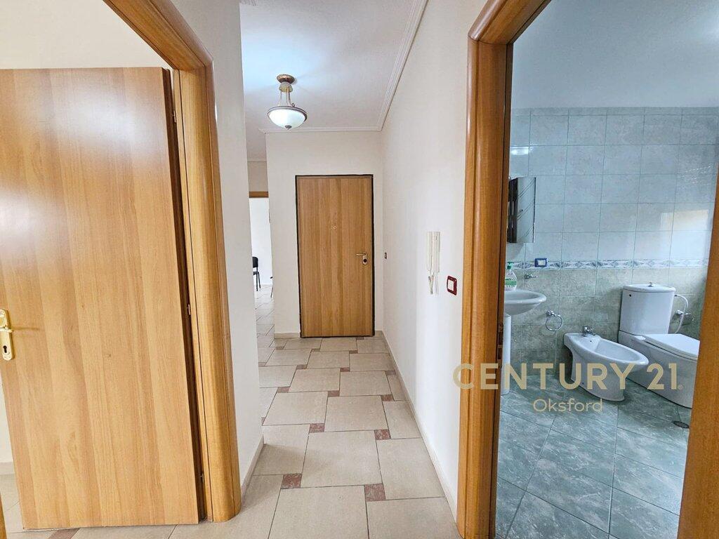 Locale per uffici in affitto – Centro di Tirana, dietro Eye of Tirana