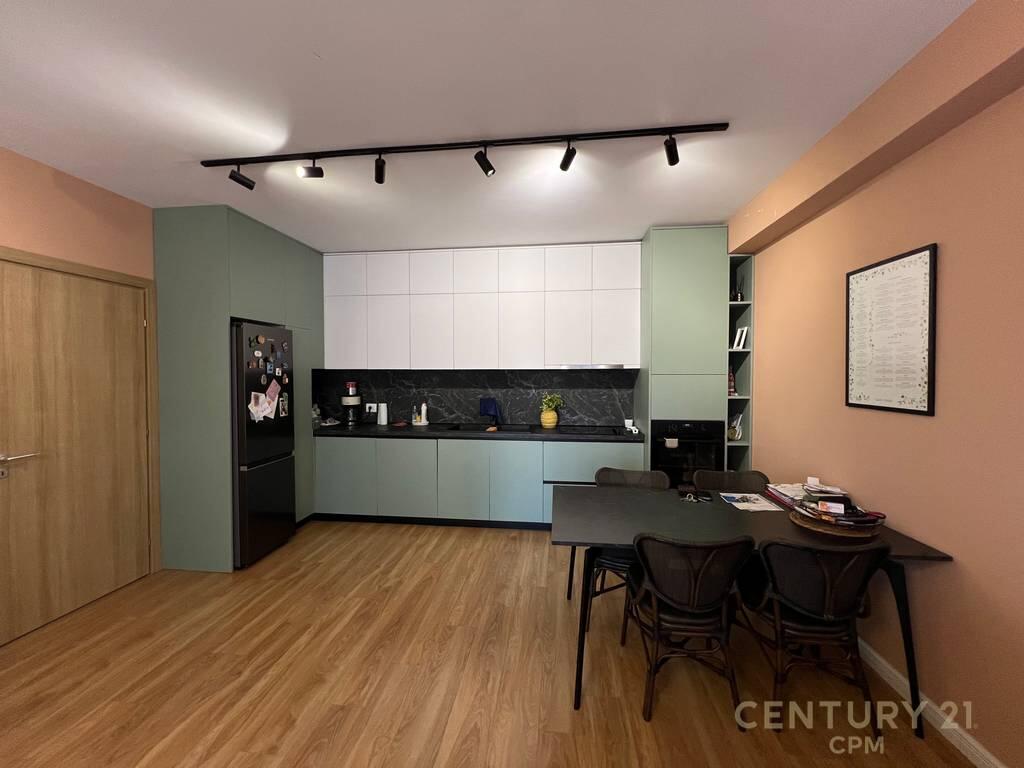 LEDA (smart121372) Apartament 2+1 per qira tek Rr. Barrikadave!