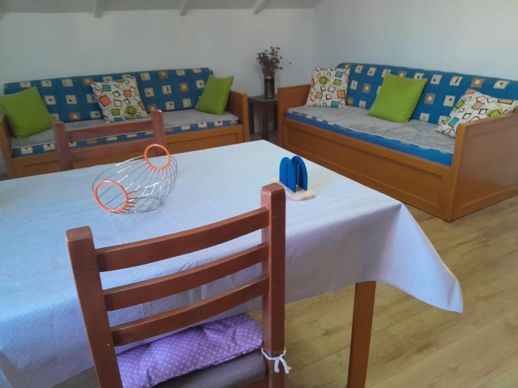 APARTAMENT 1+1. 32000 LEKE.UNIVERSITETI I MJEKSISE