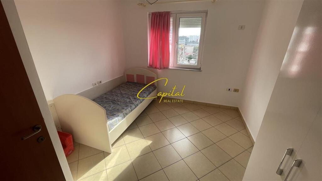 APARTAMENT ME QERA 2+1 +2 SHKOLLA E BASHKUAR 45.000 LEKE