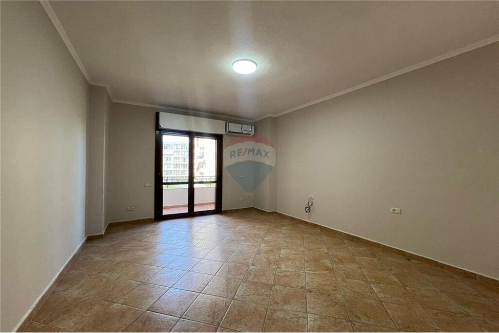 Zyre me Qira te Lulishtja te Komuna e Parisit!
