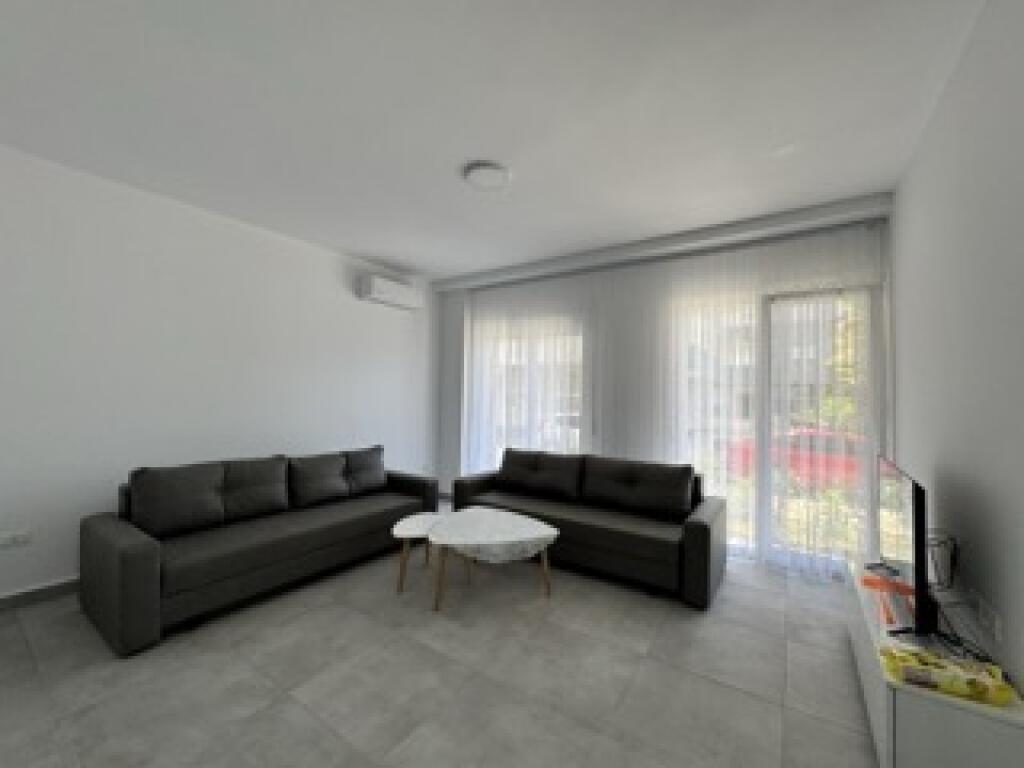 JEPET ME QERA APARTAMENT 1+1, Golem