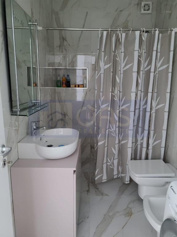 Jepet me qera apartament 1+1+Parkim tek Univers City.