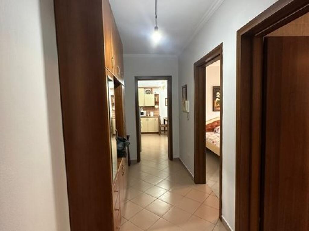 Shitet, Apartament 1+1, Komuna e Parisit