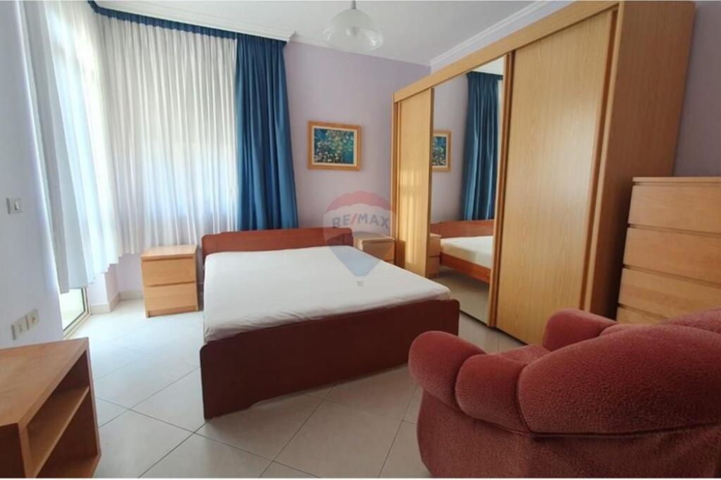 Apartament me qira 2+1+2 Komuna Parisit !