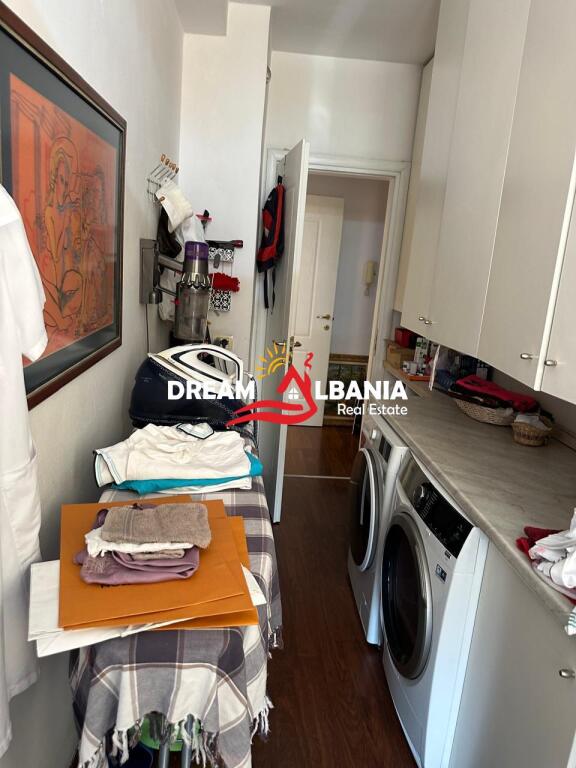 Super Apartment 4+1+3+parking space for rent in the Center near Toptani Center (ID 4231396).