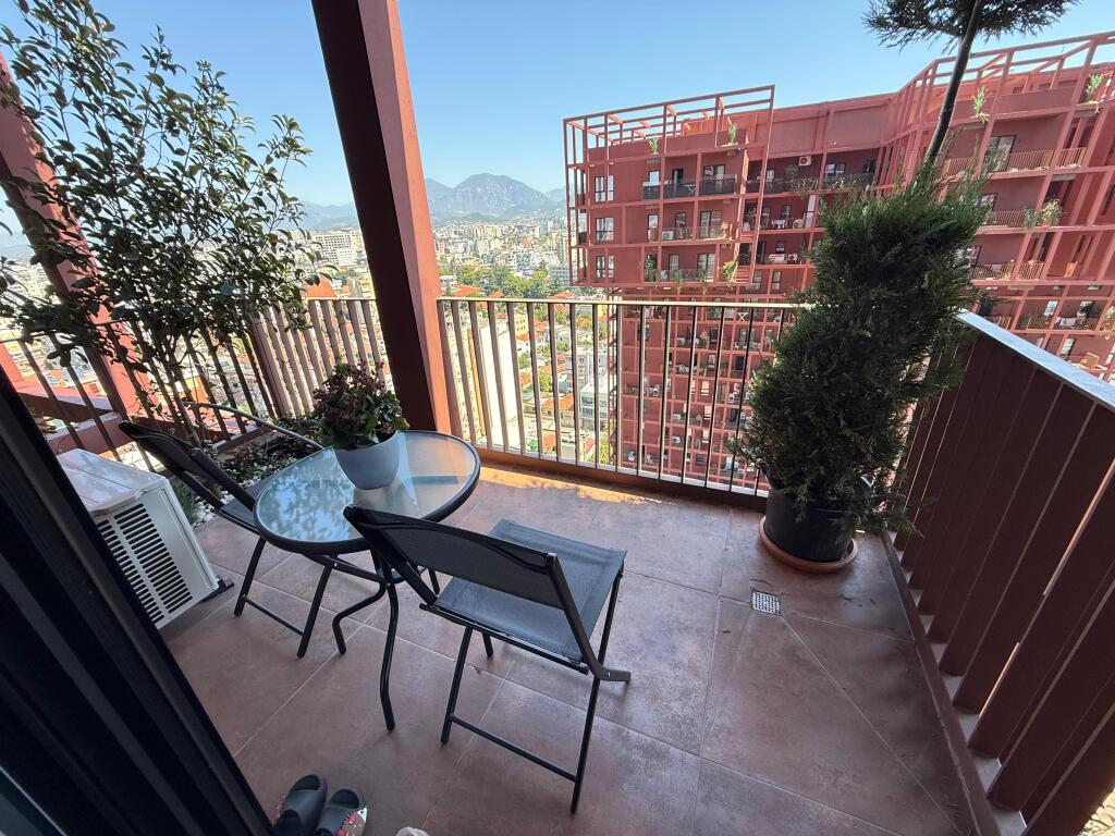 📢 Affitto – Appartamento 1+1 📍 21 Dhjetori, Garden Building💶 900 €/mese