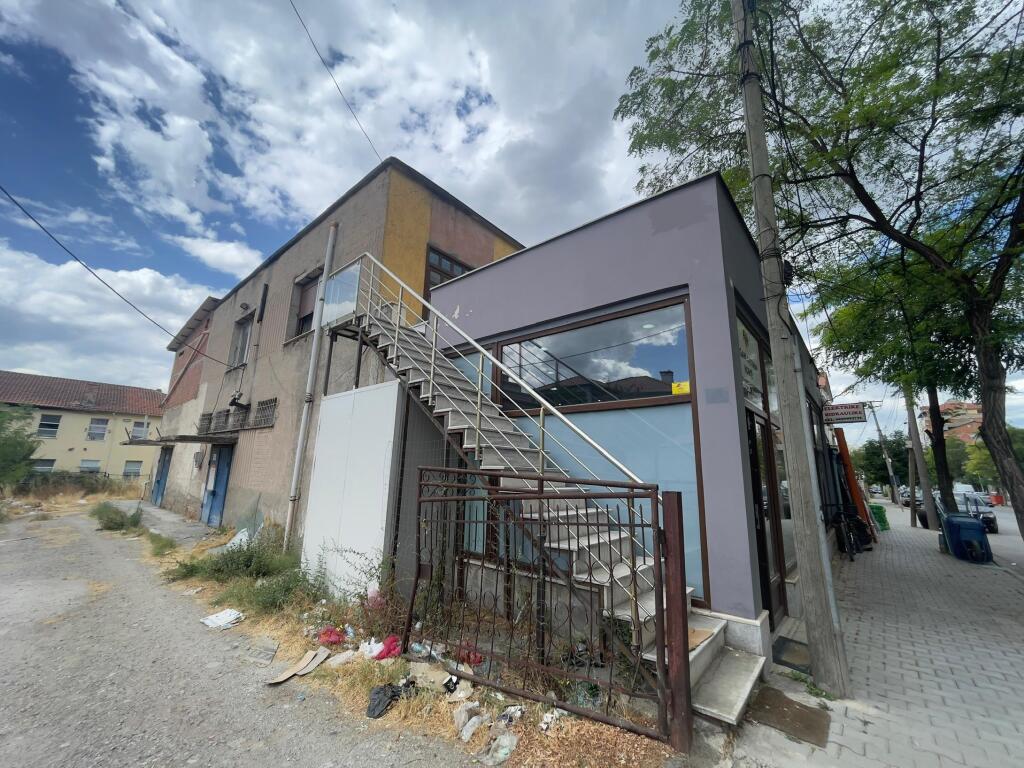 Shitet, Ndërtesë 2-Katëshe + Truall, Lagjia 8, Korçë. (KO56919)
