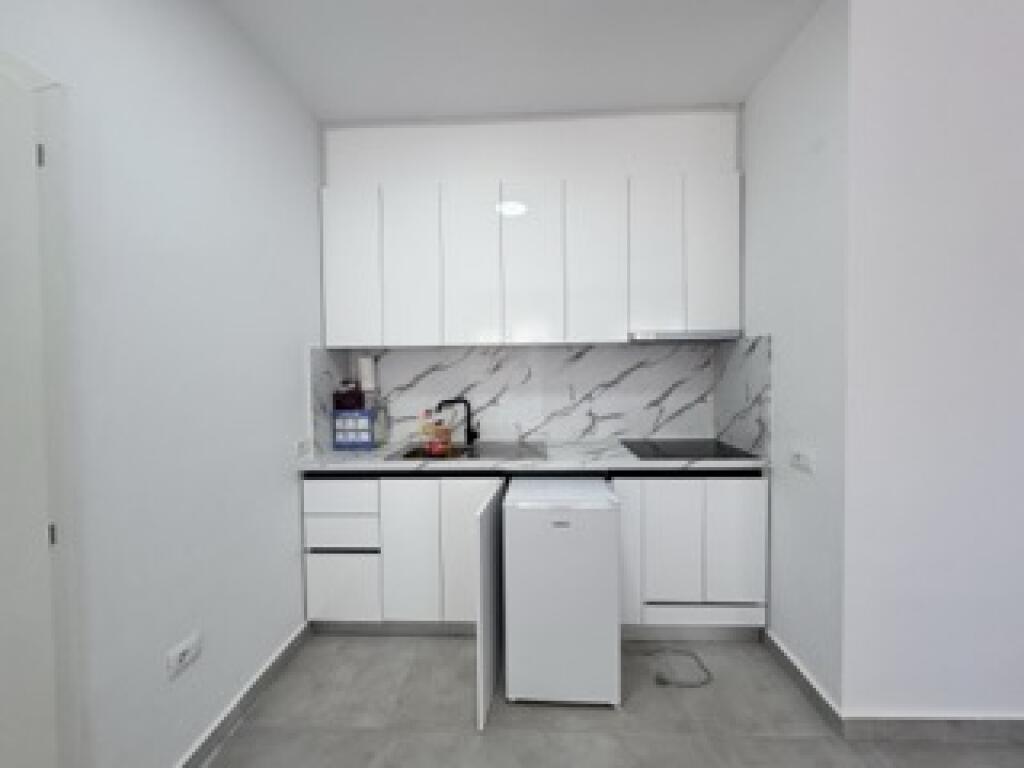 JEPET ME QERA APARTAMENT 1+1, Golem