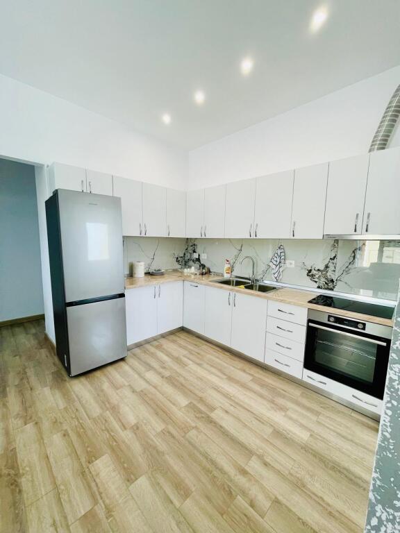 Jepet me qira apartament 2+1 Kodra e Priftit