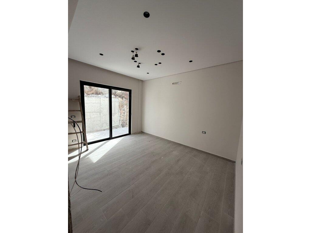 LEDA(plus121548)sarande,japim me qera vjetore vile ne rr. panorama me pamje nga deti-14,000 €/muaj
