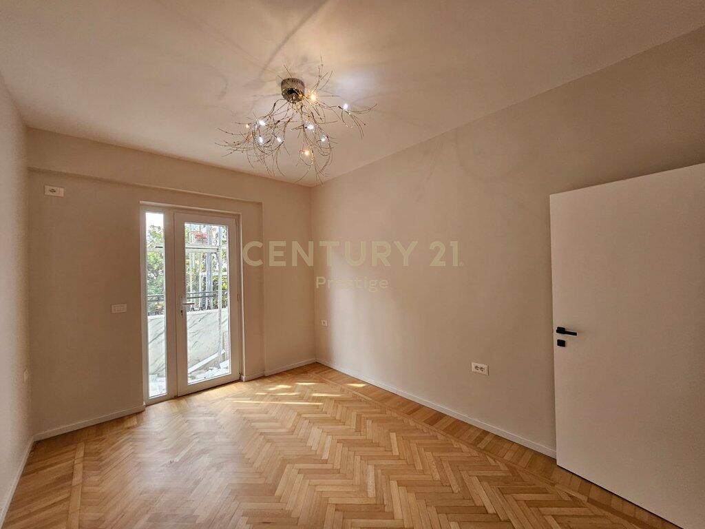 OFFICE SPACE FOR RENT – CENTER, ABOVE NEPTUN, TIRANA!
