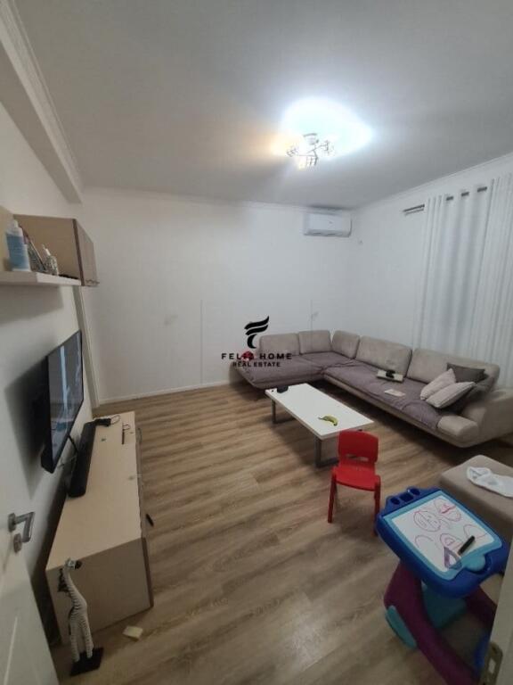 VILLA SU DUE PIANI IN VENDITA VIA ELBASANIT 270.000 EURO