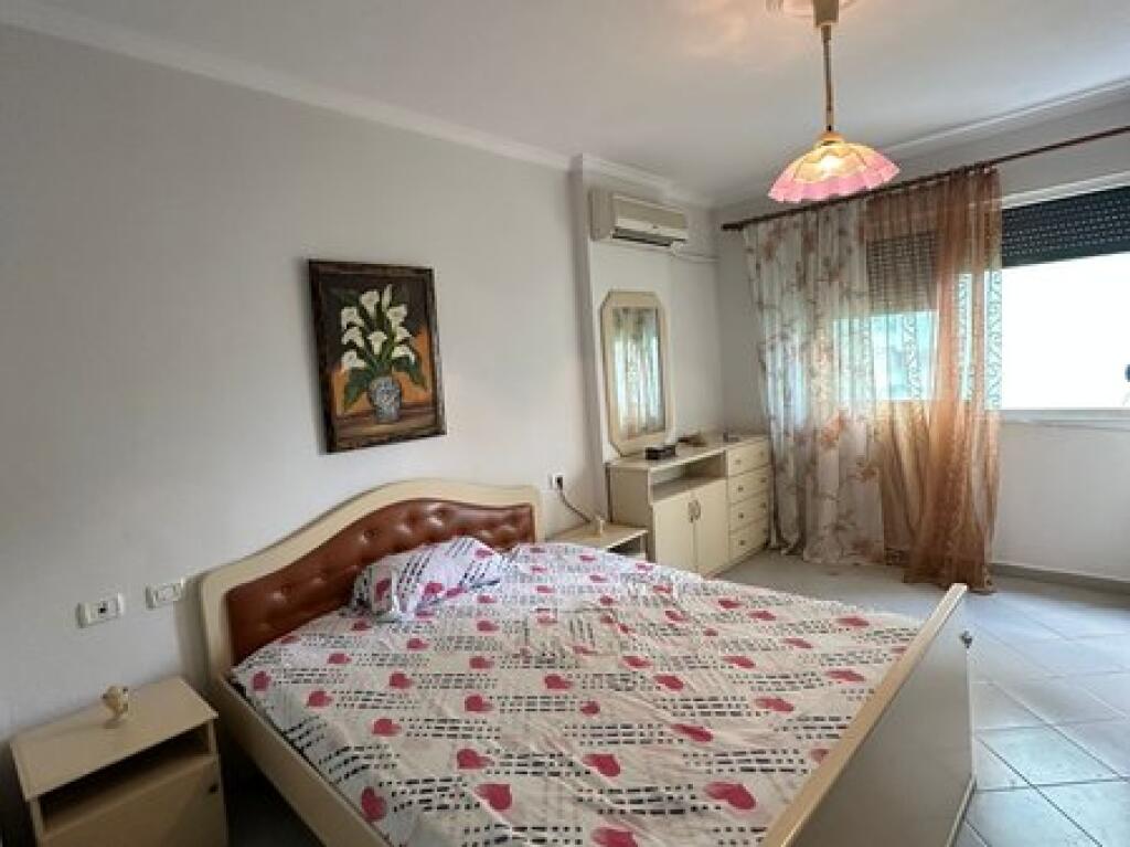 Shitet, Apartament 1+1, Komuna e Parisit