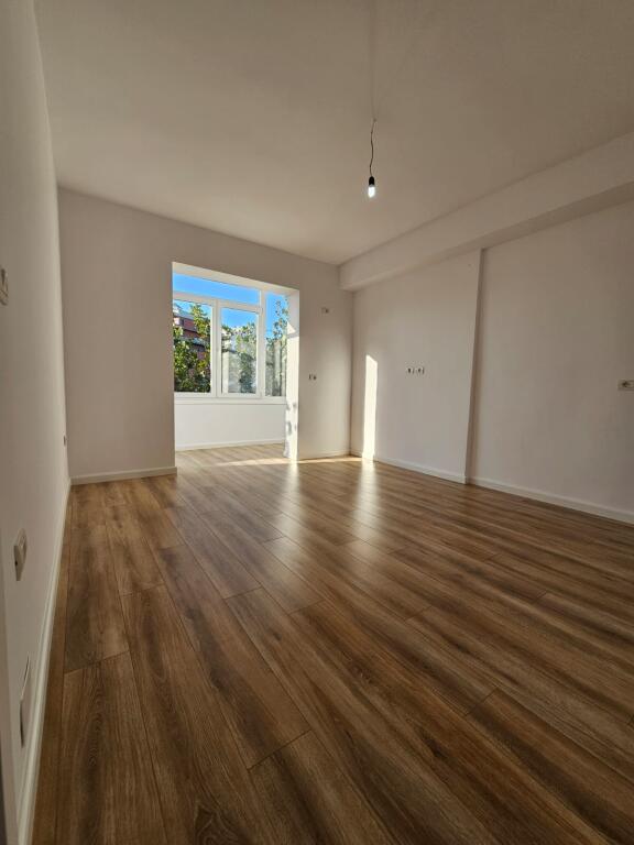 SHITET APARTAMENT 1+1 BUZE RRUGES KAVAJES