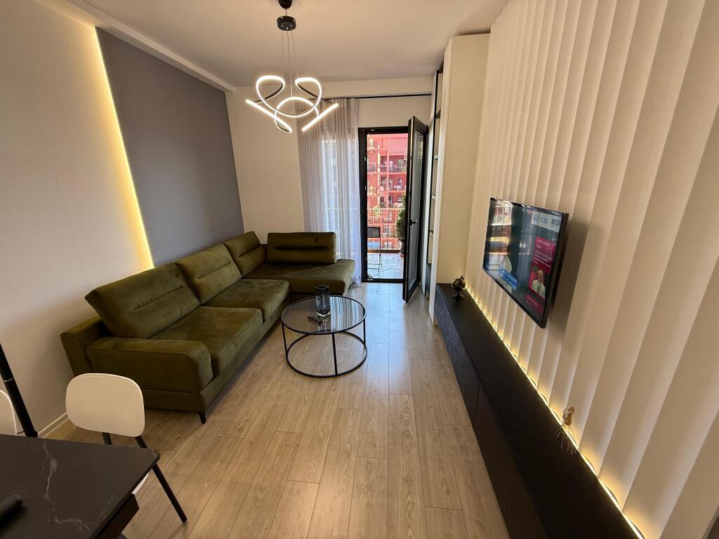 📢 Affitto – Appartamento 1+1 📍 21 Dhjetori, Garden Building💶 900 €/mese