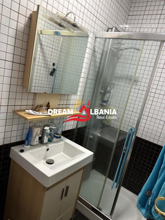 Super Apartment 4+1+3+parking space for rent in the Center near Toptani Center (ID 4231396).