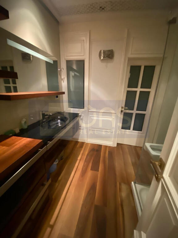Jepet apartament me qera 1+1 ne Qender.