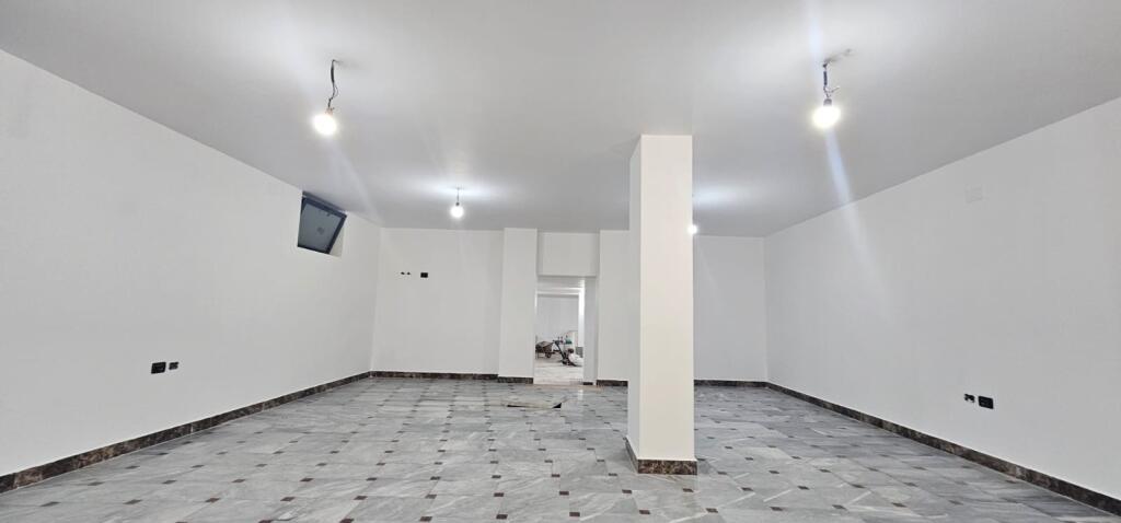 Premises for rent in the heart of the block