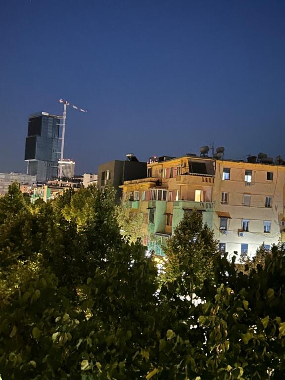 Jepet apartament 1+1 me qera tek rr Durresit prane Colosseo