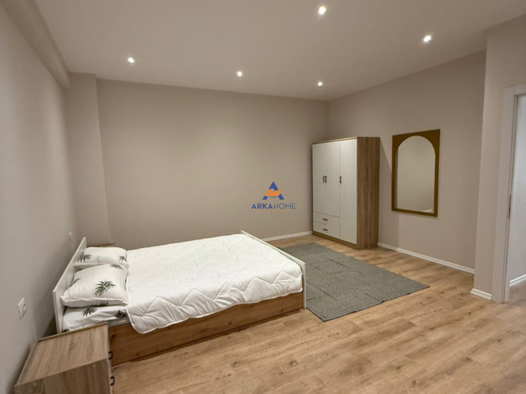 JEPET APARTAMENT ME QERA 2+1+VERANDE "PRANE LUNGOMARE,REZIDENCA ODEON,VLORE" 600 EURO