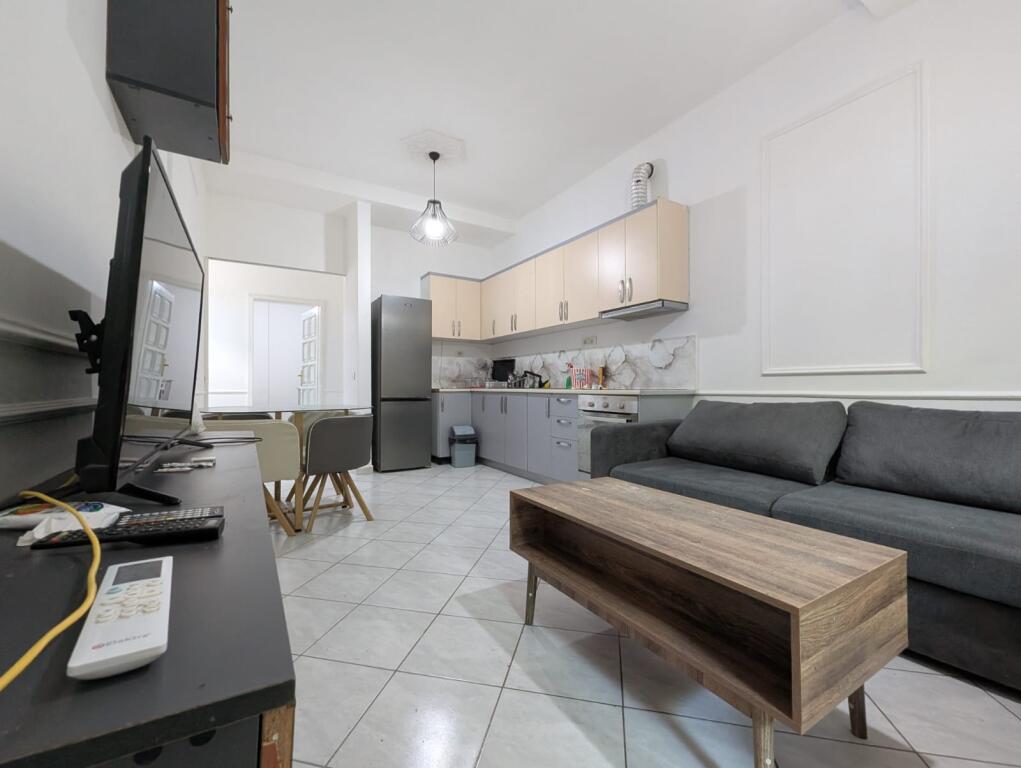 Jepet me qera apartament 2+1 te Liqeni i Thate