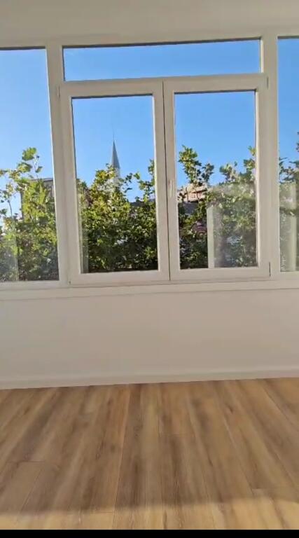 SHITET APARTAMENT 1+1 BUZE RRUGES KAVAJES