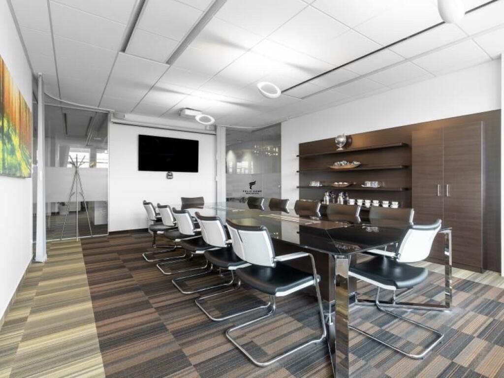 AMBIENT BIZNESI 400M2 KOMUNA PARISIT 8.000 EURO
