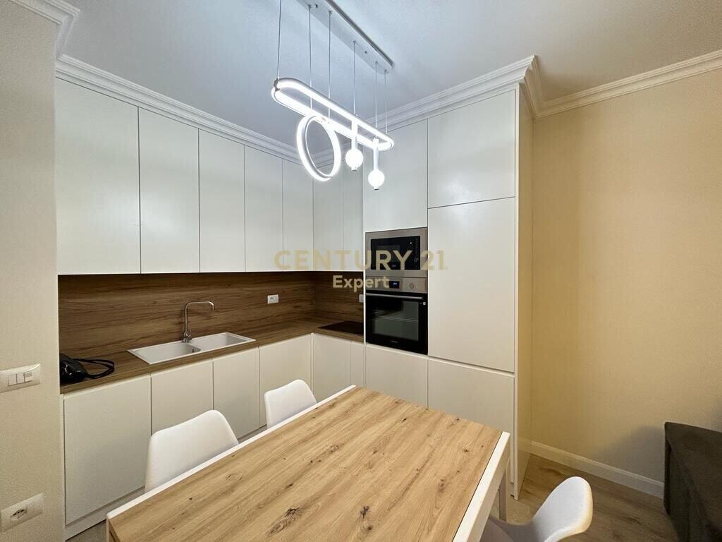 APARTMENT 2+1+3 TOILETS + PARKING SPACE FOR RENT – TEFTA TASHKO KOÇO STREET, PAZARI I RI!