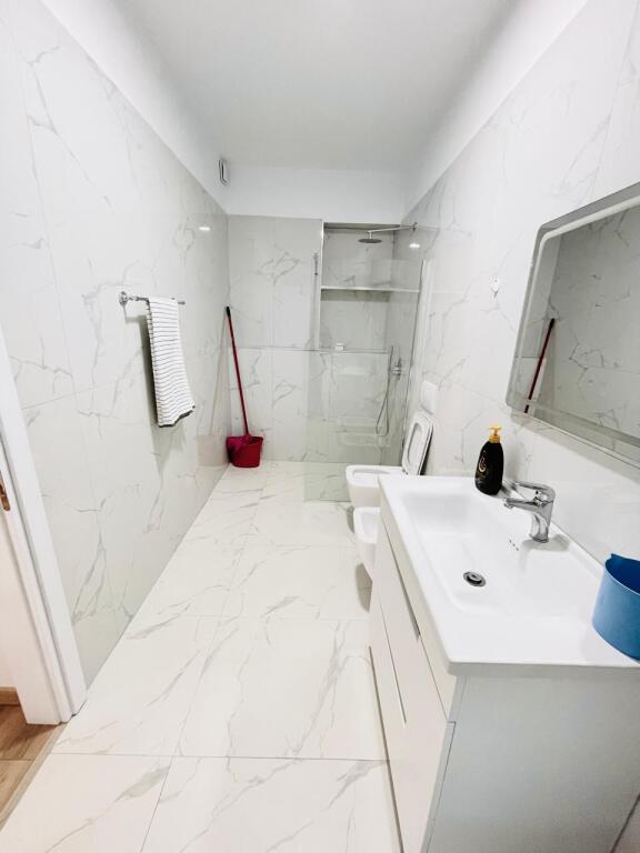 Jepet me qira apartament 2+1 Kodra e Priftit