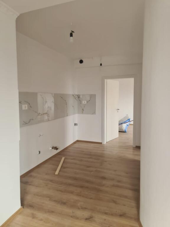Shitet apartament 2+1 prane Rr.uga Kosovarevel