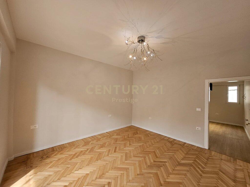 OFFICE SPACE FOR RENT – CENTER, ABOVE NEPTUN, TIRANA!