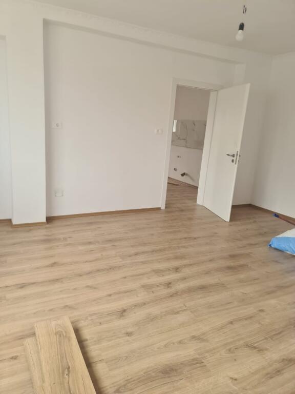 Shitet apartament 2+1 prane Rr.uga Kosovarevel
