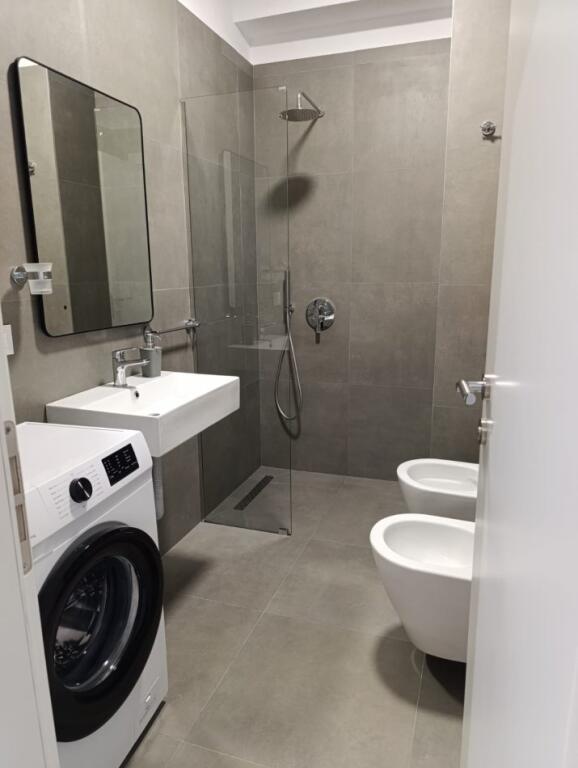 Tirane, apartment 2+1+Balcony for sale, 2nd floor, 96 m²