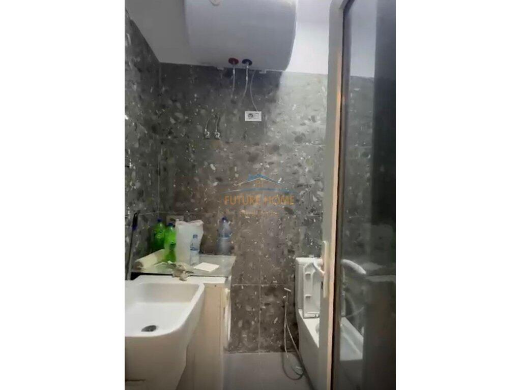 Shitet, Apartament 1+1, Rruga Arkitekt Sinani, Xhamllik, Tirane. 105,000 €