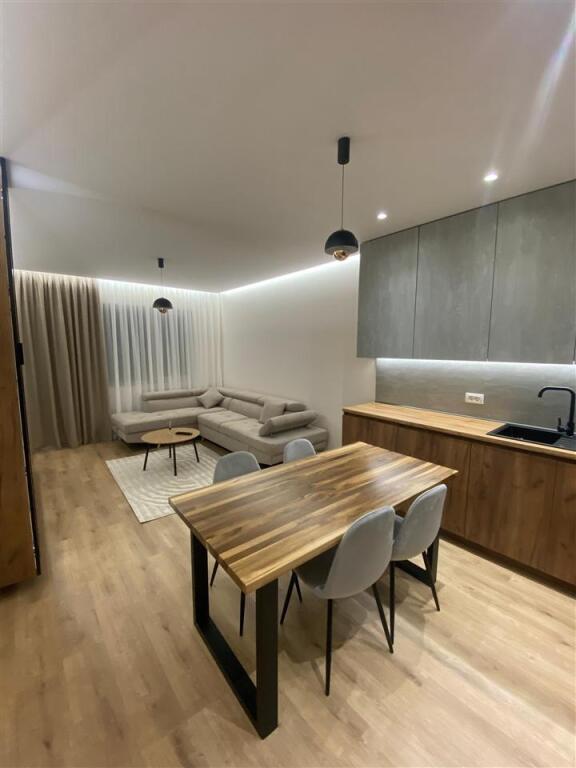 Jepet super apartament 2+1+garazhd me qera tek Univers City , Qtu , i pa banuar me pare